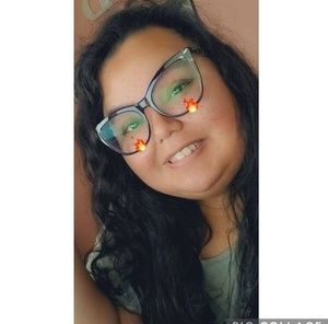 Meet your Posher, Crystal